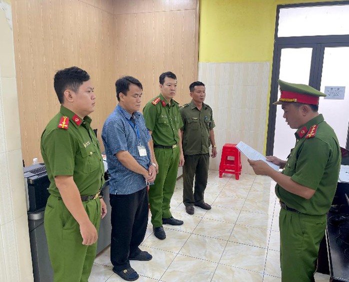 Đồng Nai: Bắt thêm đăng kiểm viên trung tâm 60-01S nhận hối lộ- Ảnh 1. Đồng Nai: Bắt thêm đăng kiểm viên trung tâm 60-01S nhận hối lộ- Ảnh 1.