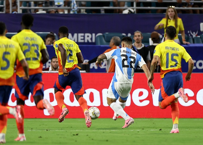 Chủ tịch LĐBĐ Colombia bị bắt sau trận chung kết Copa America- Ảnh 4. Chủ tịch LĐBĐ Colombia bị bắt sau trận chung kết Copa America- Ảnh 4.