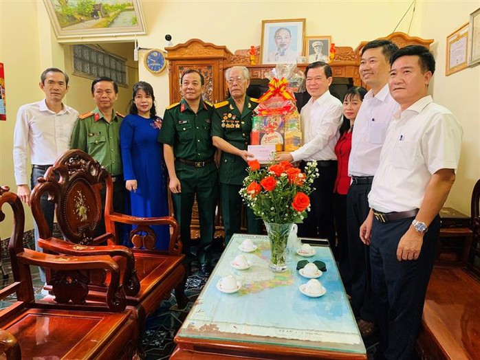 Quyết sách lớn của Đồng Nai về hỗ trợ người có công và giáo viên- Ảnh 1. Quyết sách lớn của Đồng Nai về hỗ trợ người có công và giáo viên- Ảnh 1.