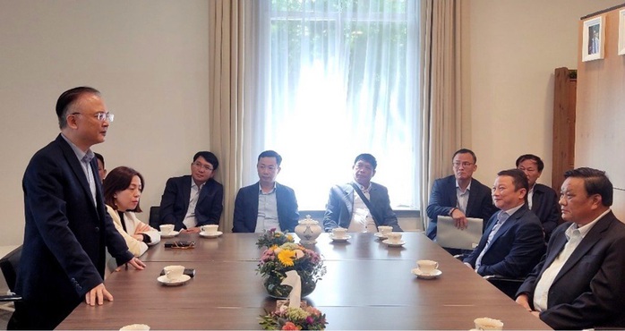 Ông Lê Kim Toàn dẫn đầu đoàn Bình Định đi xúc tiến đầu tư ở châu Âu- Ảnh 1. Ông Lê Kim Toàn dẫn đầu đoàn Bình Định đi xúc tiến đầu tư ở châu Âu- Ảnh 1.