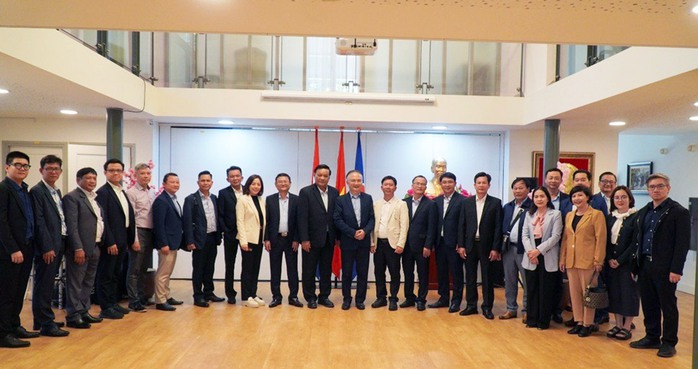 Ông Lê Kim Toàn dẫn đầu đoàn Bình Định đi xúc tiến đầu tư ở châu Âu- Ảnh 2. Ông Lê Kim Toàn dẫn đầu đoàn Bình Định đi xúc tiến đầu tư ở châu Âu- Ảnh 2.