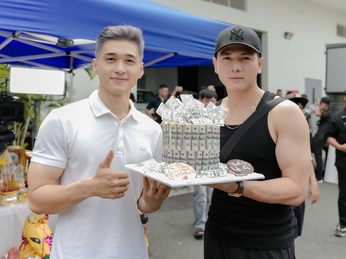 Thu Trang giới thiệu hai "chàng thơ" mới của mình- Ảnh 5. Thu Trang giới thiệu hai "chàng thơ" mới của mình- Ảnh 5.