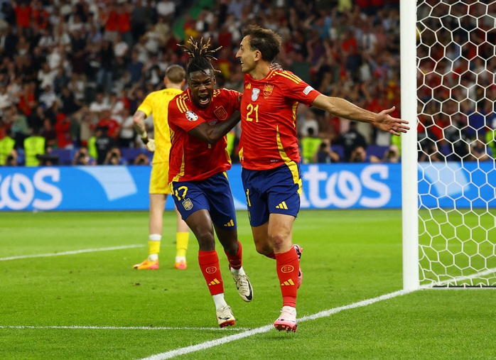 Khoảnh khắc Oyarzabal trở thành "người hùng Tây Ban Nha" tại Euro 2024- Ảnh 5. Khoảnh khắc Oyarzabal trở thành "người hùng Tây Ban Nha" tại Euro 2024- Ảnh 5.