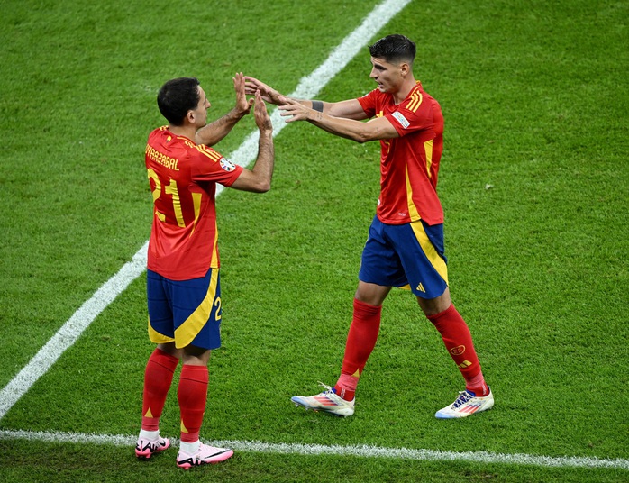 Khoảnh khắc Oyarzabal trở thành "người hùng Tây Ban Nha" tại Euro 2024- Ảnh 1. Khoảnh khắc Oyarzabal trở thành "người hùng Tây Ban Nha" tại Euro 2024- Ảnh 1.