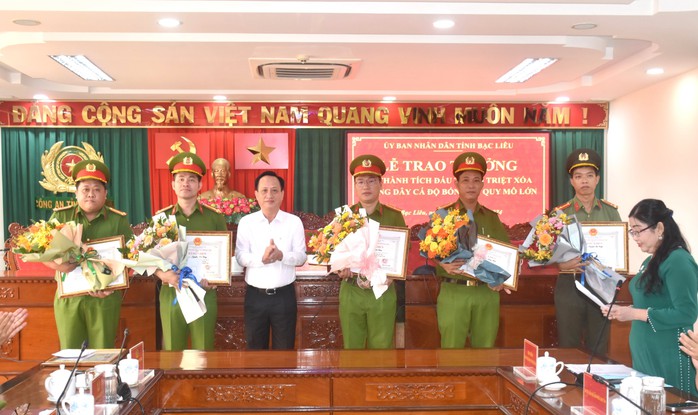 Phá đường dây cá độ bóng đá quy mô lớn, Bạc Liêu biểu dương nhiều cá nhân- Ảnh 1. Phá đường dây cá độ bóng đá quy mô lớn, Bạc Liêu biểu dương nhiều cá nhân- Ảnh 1.