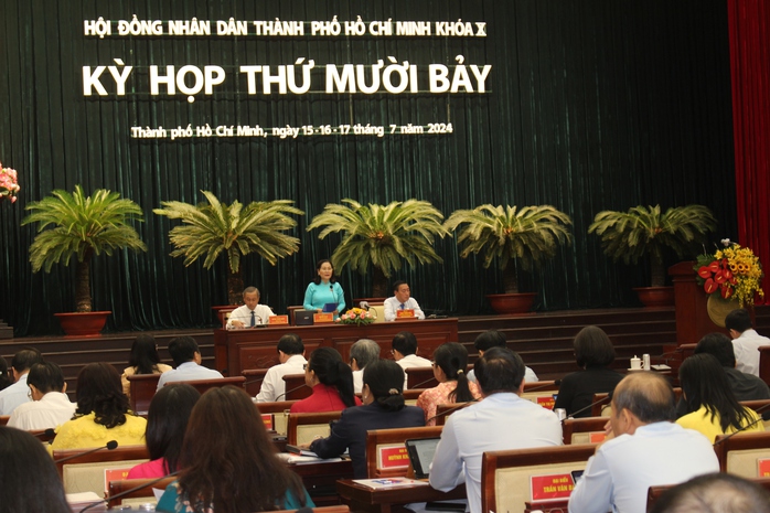 Chủ tịch Phan Văn Mãi: TP HCM tính toán cho thử nghiệm chính sách về ô tô, máy bay không người lái- Ảnh 2. Chủ tịch Phan Văn Mãi: TP HCM tính toán cho thử nghiệm chính sách về ô tô, máy bay không người lái- Ảnh 2.