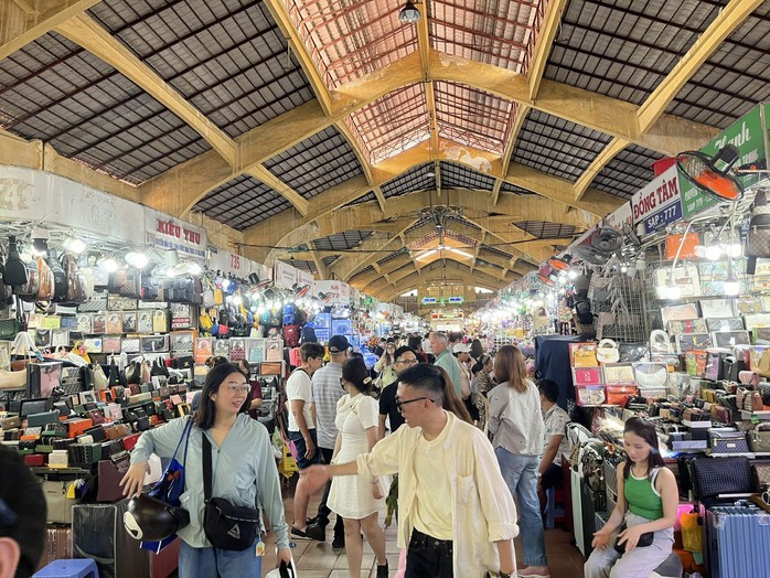 Chợ Bến Thành không chỉ là nơi mua sắm mà còn là biểu tượng lâu đời của văn hóa - du lịch TP HCM Chợ Bến Thành không chỉ là nơi mua sắm mà còn là biểu tượng lâu đời của văn hóa - du lịch TP HCM