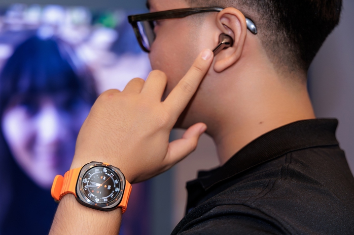 Tai nghe Galaxy Buds3 Pro được trang bị tính năng phiên dịch thời gian thựcẢnh: Samsung cung cấp Tai nghe Galaxy Buds3 Pro được trang bị tính năng phiên dịch thời gian thựcẢnh: Samsung cung cấp