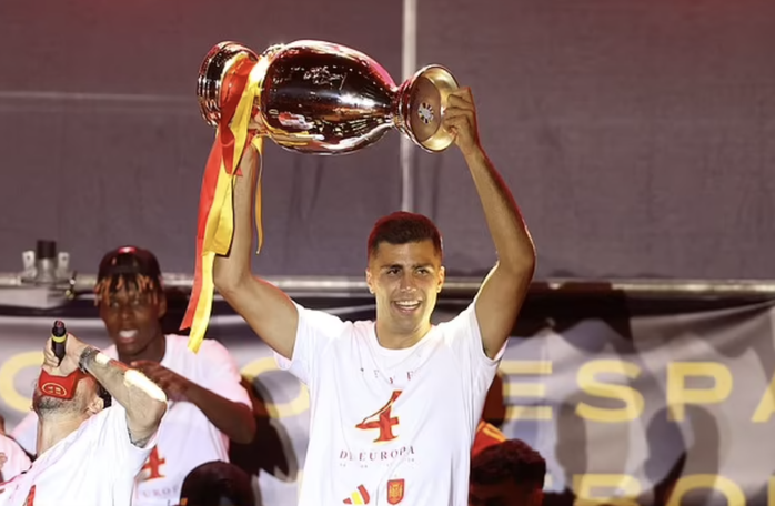 Hoành tráng lễ rước cúp vô địch Euro 2024 của tuyển Tây Ban Nha tại Madrid- Ảnh 3. Hoành tráng lễ rước cúp vô địch Euro 2024 của tuyển Tây Ban Nha tại Madrid- Ảnh 3.