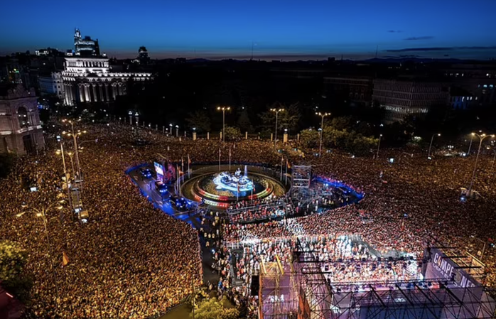 Hoành tráng lễ rước cúp vô địch Euro 2024 của tuyển Tây Ban Nha tại Madrid- Ảnh 1. Hoành tráng lễ rước cúp vô địch Euro 2024 của tuyển Tây Ban Nha tại Madrid- Ảnh 1.
