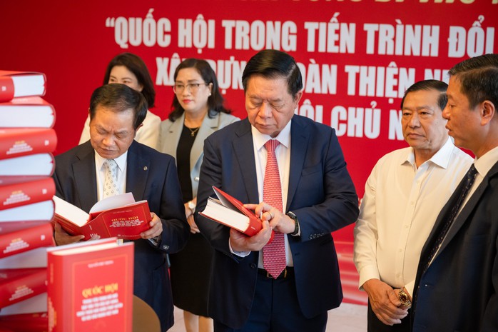 Ra mắt cuốn sách viết về Quốc hội của Tổng Bí thư Nguyễn Phú Trọng- Ảnh 2. Ra mắt cuốn sách viết về Quốc hội của Tổng Bí thư Nguyễn Phú Trọng- Ảnh 2.