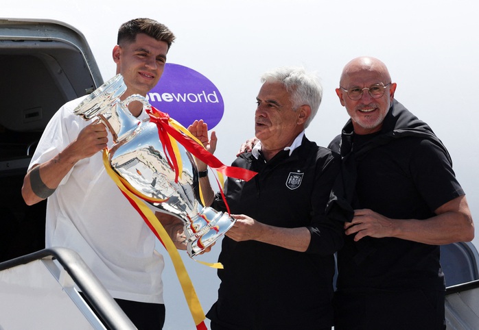 Hoành tráng lễ rước cúp vô địch Euro 2024 của tuyển Tây Ban Nha tại Madrid- Ảnh 2. Hoành tráng lễ rước cúp vô địch Euro 2024 của tuyển Tây Ban Nha tại Madrid- Ảnh 2.