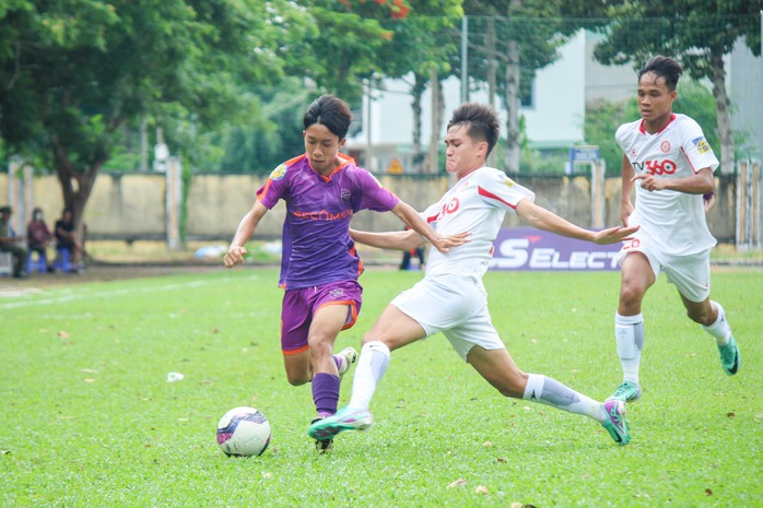 U17 Quốc gia: Xác định 8 đội vào tứ kết, chủ nhà Bà Rịa - Vũng Tàu bị loại- Ảnh 2. U17 Quốc gia: Xác định 8 đội vào tứ kết, chủ nhà Bà Rịa - Vũng Tàu bị loại- Ảnh 2.