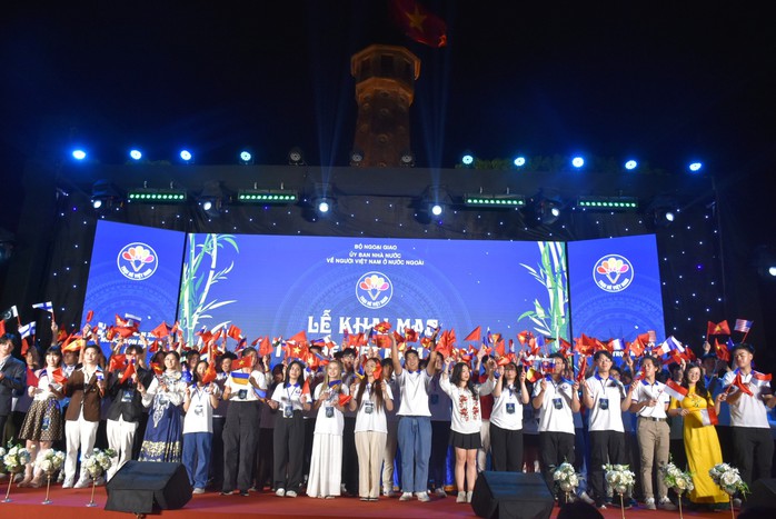 120 thanh niên, sinh viên kiều bào về Việt Nam dự trại hè- Ảnh 5. 120 thanh niên, sinh viên kiều bào về Việt Nam dự trại hè- Ảnh 5.