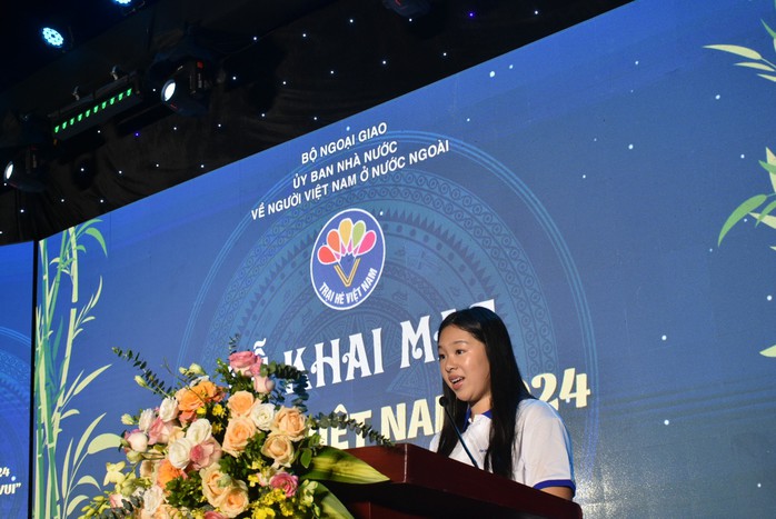 120 thanh niên, sinh viên kiều bào về Việt Nam dự trại hè- Ảnh 4. 120 thanh niên, sinh viên kiều bào về Việt Nam dự trại hè- Ảnh 4.