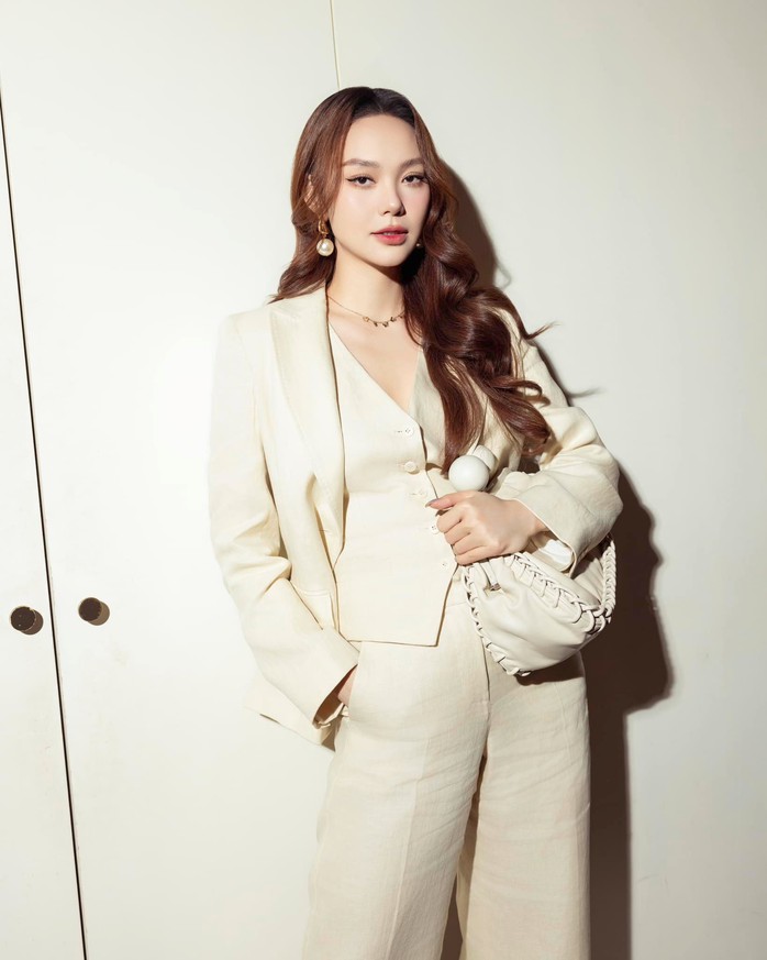 Showbiz Việt: Loạt "mẹ bỉm" gây sốt vì lấy dáng nhanh chóng!- Ảnh 2. Showbiz Việt: Loạt "mẹ bỉm" gây sốt vì lấy dáng nhanh chóng!- Ảnh 2.