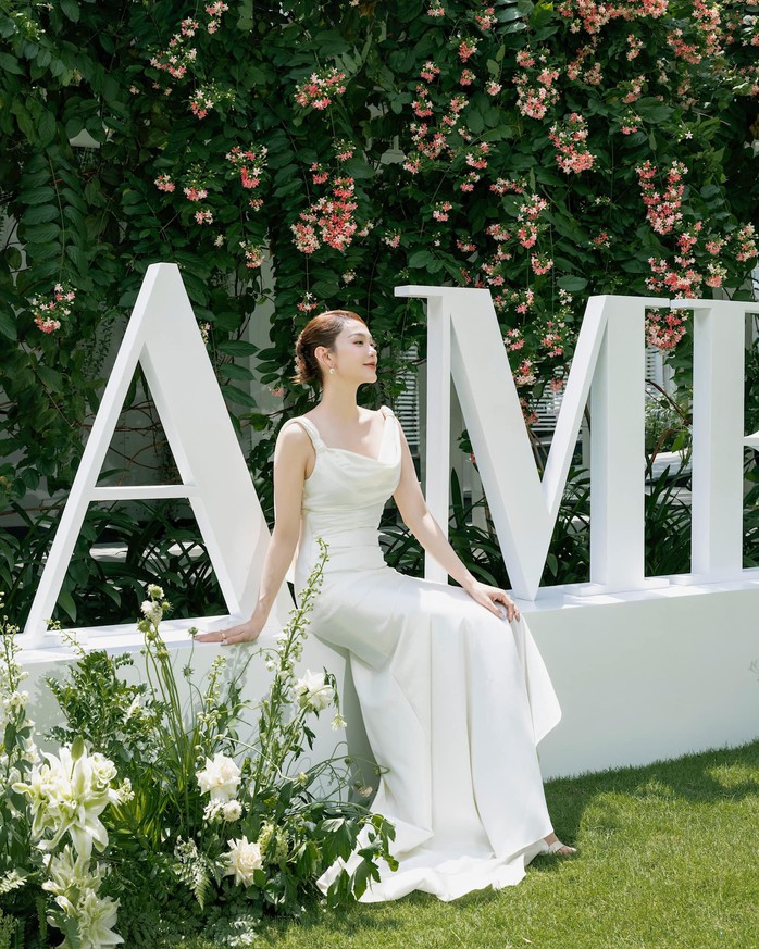 Showbiz Việt: Loạt "mẹ bỉm" gây sốt vì lấy dáng nhanh chóng!- Ảnh 3. Showbiz Việt: Loạt "mẹ bỉm" gây sốt vì lấy dáng nhanh chóng!- Ảnh 3.