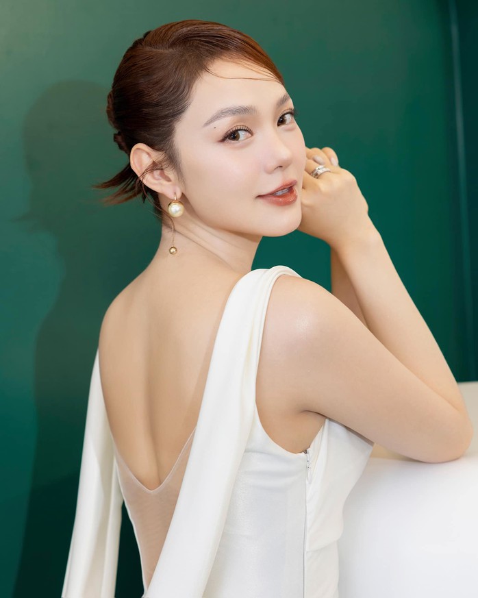 Showbiz Việt: Loạt "mẹ bỉm" gây sốt vì lấy dáng nhanh chóng!- Ảnh 4. Showbiz Việt: Loạt "mẹ bỉm" gây sốt vì lấy dáng nhanh chóng!- Ảnh 4.