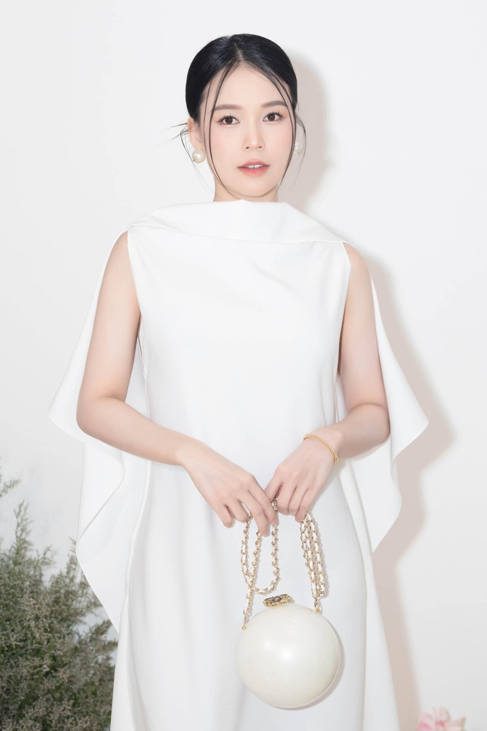 Showbiz Việt: Loạt "mẹ bỉm" gây sốt vì lấy dáng nhanh chóng!- Ảnh 8. Showbiz Việt: Loạt "mẹ bỉm" gây sốt vì lấy dáng nhanh chóng!- Ảnh 8.
