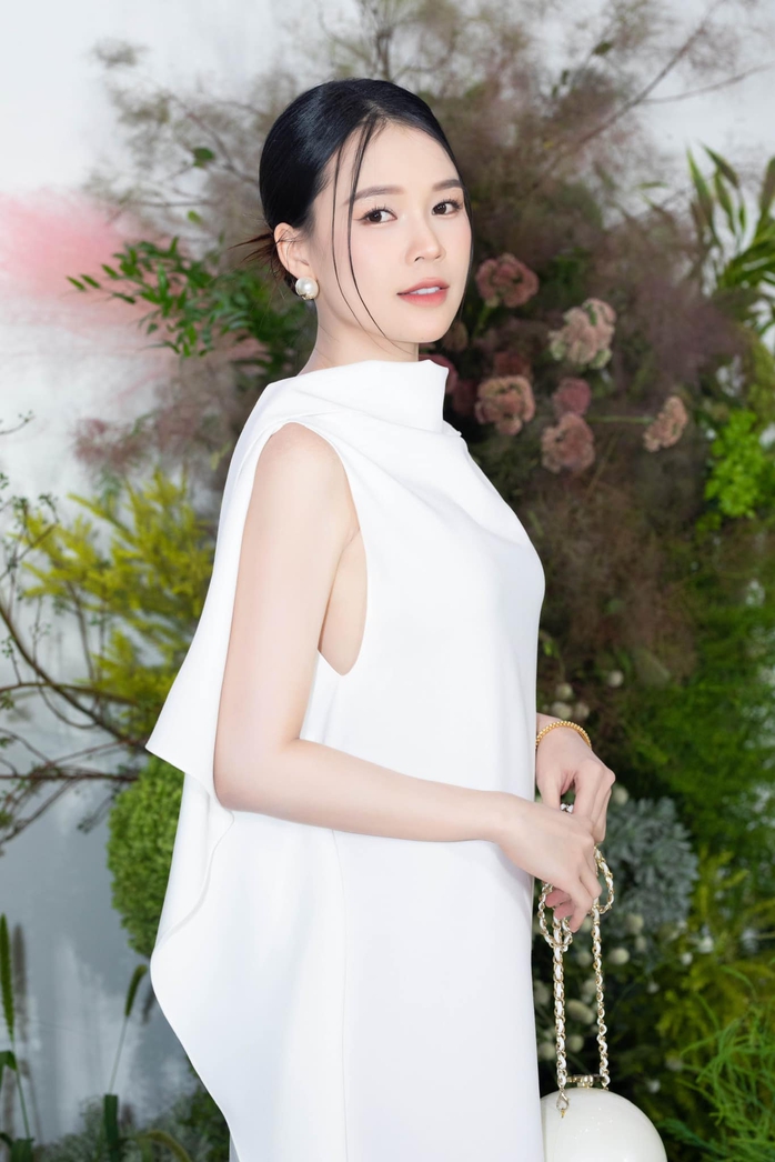 Showbiz Việt: Loạt "mẹ bỉm" gây sốt vì lấy dáng nhanh chóng!- Ảnh 9. Showbiz Việt: Loạt "mẹ bỉm" gây sốt vì lấy dáng nhanh chóng!- Ảnh 9.