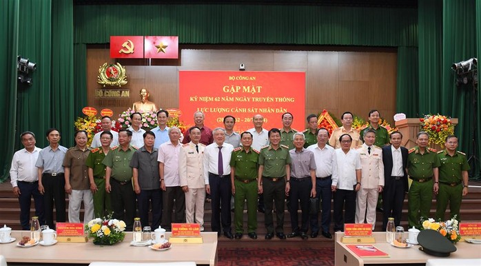 Chủ tịch nước Tô Lâm dự buổi gặp mặt kỷ niệm 62 năm Ngày truyền thống lực lượng Cảnh sát nhân dân- Ảnh 2. Chủ tịch nước Tô Lâm dự buổi gặp mặt kỷ niệm 62 năm Ngày truyền thống lực lượng Cảnh sát nhân dân- Ảnh 2.