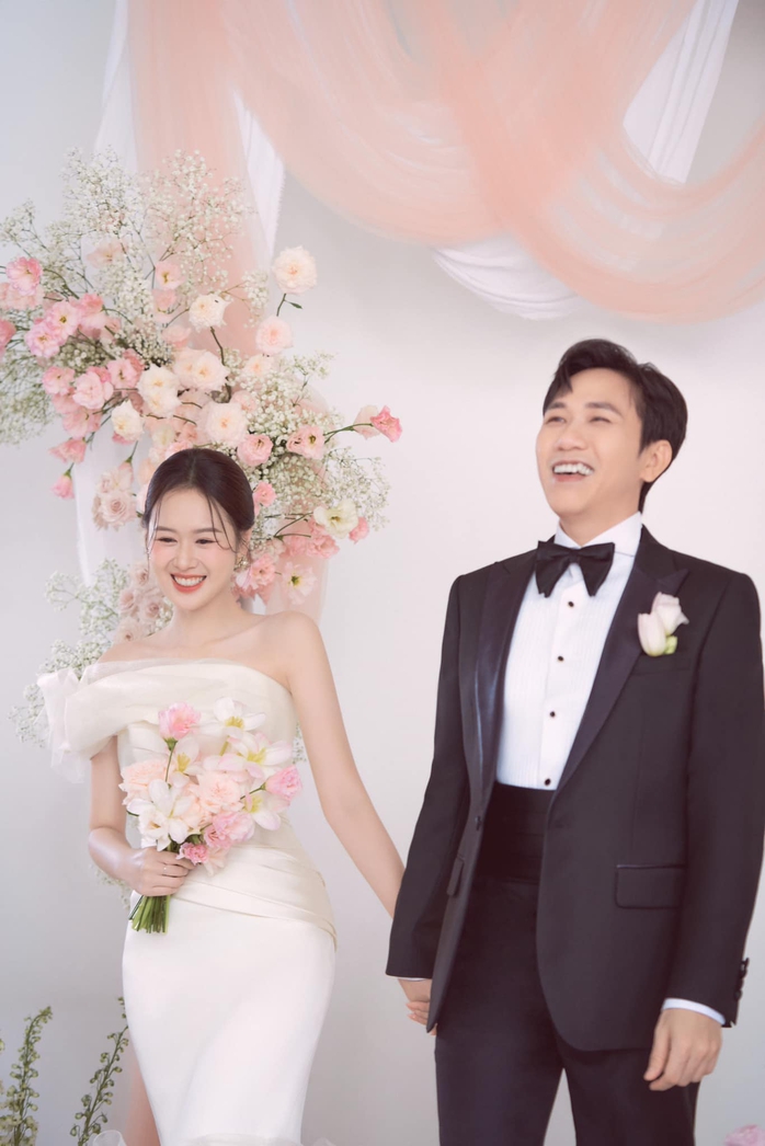 Anh Đức - Quỳnh Anh tung ảnh trước thềm đám cưới- Ảnh 4. Anh Đức - Quỳnh Anh tung ảnh trước thềm đám cưới- Ảnh 4.