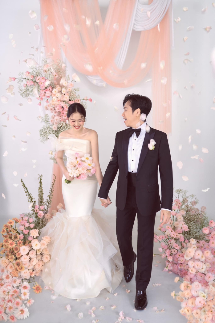 Anh Đức - Quỳnh Anh tung ảnh trước thềm đám cưới- Ảnh 3. Anh Đức - Quỳnh Anh tung ảnh trước thềm đám cưới- Ảnh 3.