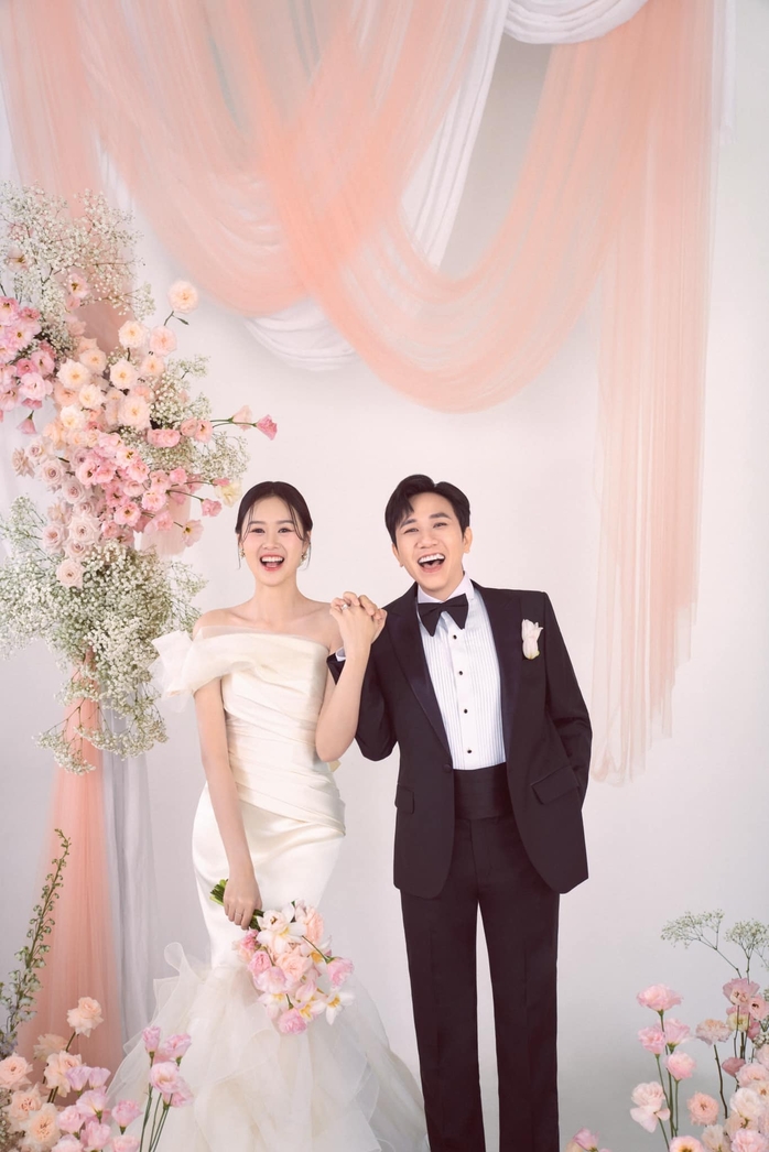Anh Đức - Quỳnh Anh tung ảnh trước thềm đám cưới- Ảnh 2. Anh Đức - Quỳnh Anh tung ảnh trước thềm đám cưới- Ảnh 2.