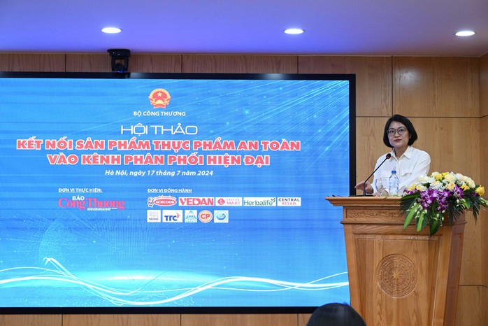 Truy quét gỡ bỏ hơn 17 ngàn sản phẩm thực phẩm trôi nổi trên thương mại điện tử- Ảnh 1. Truy quét gỡ bỏ hơn 17 ngàn sản phẩm thực phẩm trôi nổi trên thương mại điện tử- Ảnh 1.