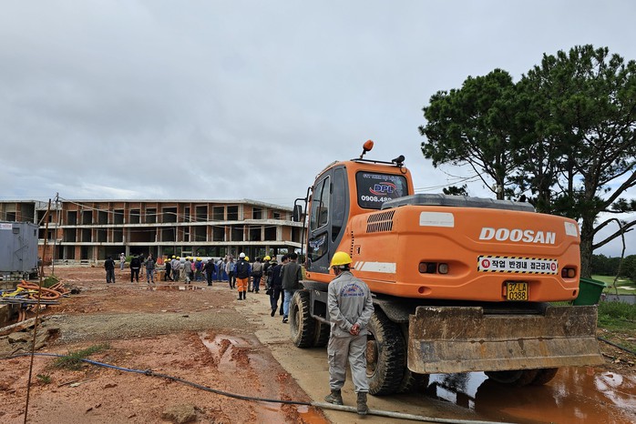 Diễn biến bất ngờ vụ cưỡng chế công trình không phép tại Đồi Cù Đà Lạt- Ảnh 2.