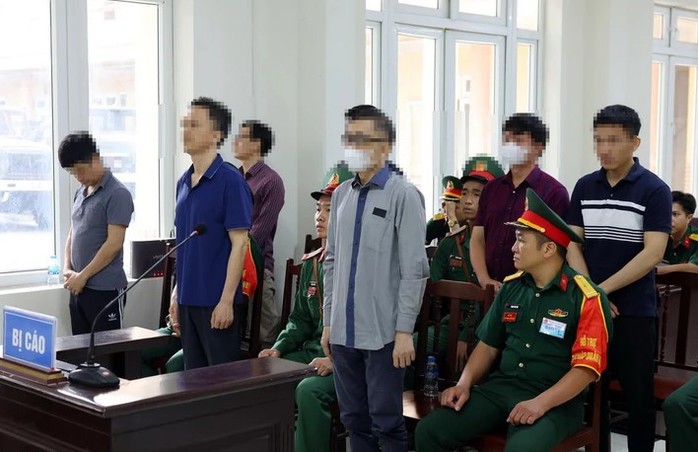 Tổng giám đốc Việt Á Phan Quốc Việt cùng nhóm cựu sĩ quan Học viện Quân y tiếp tục hầu toà- Ảnh 1. Tổng giám đốc Việt Á Phan Quốc Việt cùng nhóm cựu sĩ quan Học viện Quân y tiếp tục hầu toà- Ảnh 1.