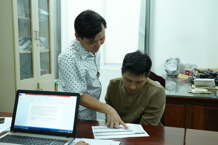 Giám đốc Công an Bình Thuận chỉ đạo phá đường dây cá độ bóng đá quy mô lớn- Ảnh 2. Giám đốc Công an Bình Thuận chỉ đạo phá đường dây cá độ bóng đá quy mô lớn- Ảnh 2.