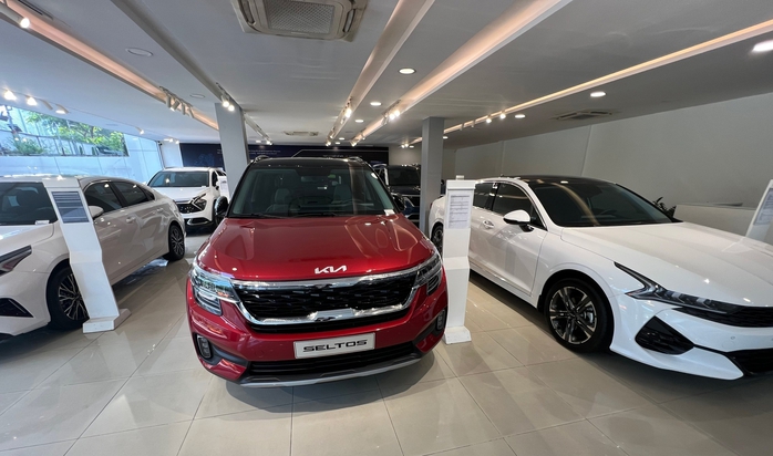 Quan ngại vi phạm cam kết quốc tế nếu giảm 50% lệ phí trước bạ ôtô sản xuất, lắp ráp trong nước- Ảnh 1. Quan ngại vi phạm cam kết quốc tế nếu giảm 50% lệ phí trước bạ ôtô sản xuất, lắp ráp trong nước- Ảnh 1.