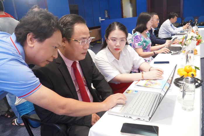 Tư vấn trực tuyến: Biết điểm thi, đặt nguyện vọng để dễ trúng tuyển- Ảnh 1. Tư vấn trực tuyến: Biết điểm thi, đặt nguyện vọng để dễ trúng tuyển- Ảnh 1.