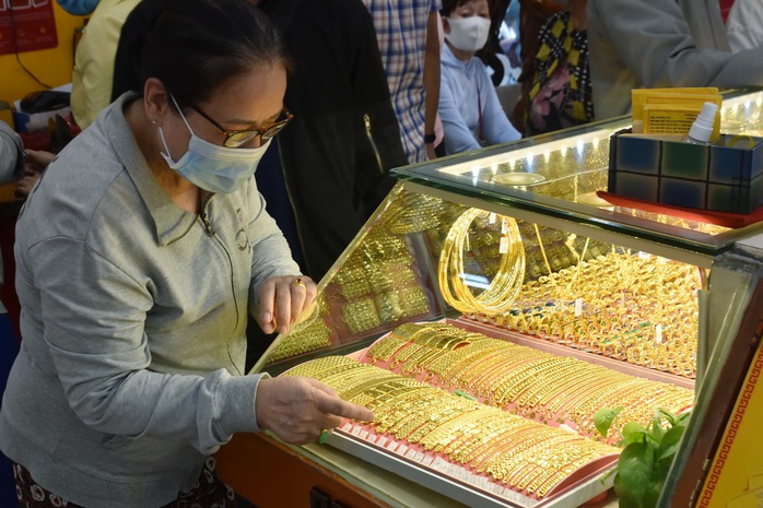 Giá vàng hôm nay, 19-7: Tiếp tục đi xuống- Ảnh 1. Giá vàng hôm nay, 19-7: Tiếp tục đi xuống- Ảnh 1.