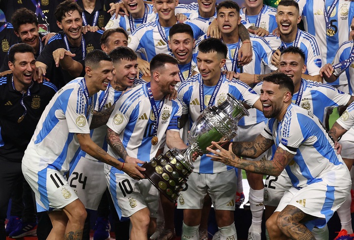 Copa America: De Paul tiết lộ cảnh Messi bật khóc là động lực vô địch của Argentina- Ảnh 3. Copa America: De Paul tiết lộ cảnh Messi bật khóc là động lực vô địch của Argentina- Ảnh 3.