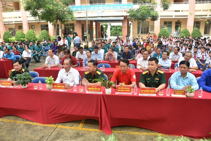 Khánh thành đường cờ Tổ quốc dài nhất TP HCM- Ảnh 1. Khánh thành đường cờ Tổ quốc dài nhất TP HCM- Ảnh 1.
