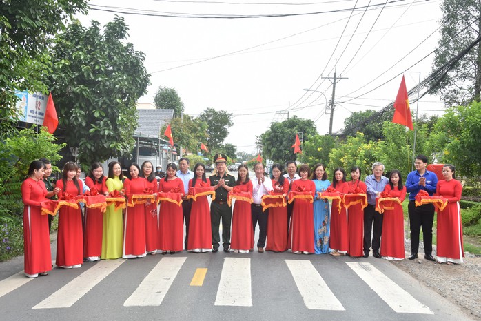 Khánh thành đường cờ Tổ quốc dài nhất TP HCM- Ảnh 5. Khánh thành đường cờ Tổ quốc dài nhất TP HCM- Ảnh 5.