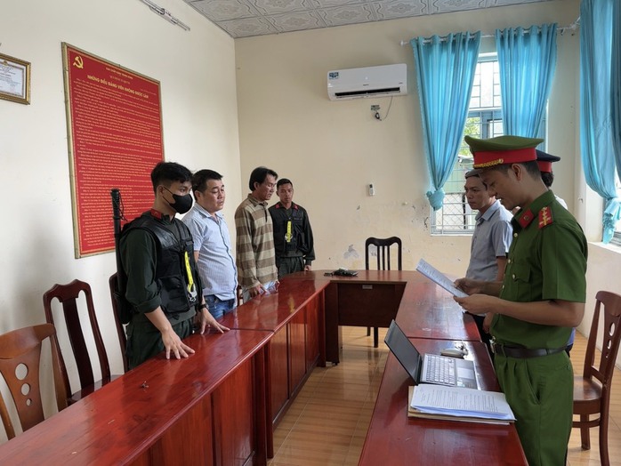 Bắt cựu cán bộ Phòng Tài nguyên và Môi trường ở Phú Quốc- Ảnh 1. Bắt cựu cán bộ Phòng Tài nguyên và Môi trường ở Phú Quốc- Ảnh 1.