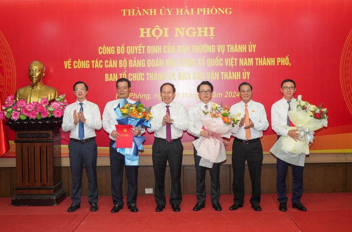 Thành ủy Hải Phòng điều động bổ nhiệm nhiều cán bộ chủ chốt- Ảnh 1. Thành ủy Hải Phòng điều động bổ nhiệm nhiều cán bộ chủ chốt- Ảnh 1.