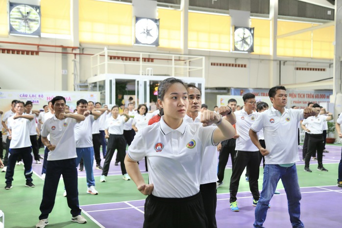 TP HCM tổ chức lớp võ tự vệ và võ nhạc Vovinam cho 600 giáo viên- Ảnh 2. TP HCM tổ chức lớp võ tự vệ và võ nhạc Vovinam cho 600 giáo viên- Ảnh 2.