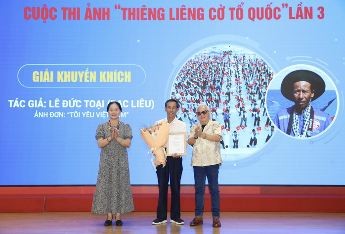 Trao giải 2 cuộc thi "Chủ quyền Quốc gia bất khả xâm phạm" và "Thiêng liêng cờ Tổ quốc"- Ảnh 11. Trao giải 2 cuộc thi "Chủ quyền Quốc gia bất khả xâm phạm" và "Thiêng liêng cờ Tổ quốc"- Ảnh 11.
