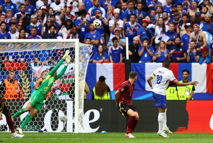 Euro 2024: Mbappe ít ghi bàn vì mặt nạ bảo vệ mũi cản tầm nhìn?- Ảnh 3.