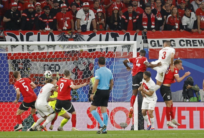 Euro 2024: Thắng Áo, tuyển Thổ Nhĩ Kỳ chạm trán Hà Lan ở tứ kết- Ảnh 3. Euro 2024: Thắng Áo, tuyển Thổ Nhĩ Kỳ chạm trán Hà Lan ở tứ kết- Ảnh 3.