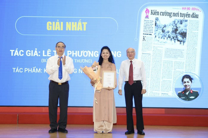 Trao giải 2 cuộc thi "Chủ quyền Quốc gia bất khả xâm phạm" và "Thiêng liêng cờ Tổ quốc"- Ảnh 3. Trao giải 2 cuộc thi "Chủ quyền Quốc gia bất khả xâm phạm" và "Thiêng liêng cờ Tổ quốc"- Ảnh 3.