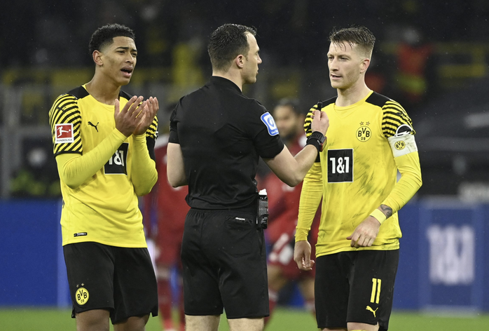 UEFA điều tra hành động lạ của Bellingham, Anh chuẩn bị phương án xấu nhất - Ảnh 5. UEFA điều tra hành động lạ của Bellingham, Anh chuẩn bị phương án xấu nhất - Ảnh 5.