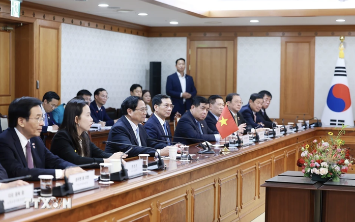Thủ tướng Phạm Minh Chính và Thủ tướng Hàn Quốc Han Duck Soo ra Thông cáo báo chí chung- Ảnh 8. Thủ tướng Phạm Minh Chính và Thủ tướng Hàn Quốc Han Duck Soo ra Thông cáo báo chí chung- Ảnh 8.