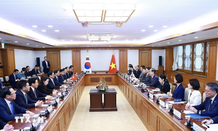 Thủ tướng Phạm Minh Chính và Thủ tướng Hàn Quốc Han Duck Soo ra Thông cáo báo chí chung- Ảnh 4. Thủ tướng Phạm Minh Chính và Thủ tướng Hàn Quốc Han Duck Soo ra Thông cáo báo chí chung- Ảnh 4.