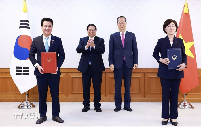 Thủ tướng Phạm Minh Chính và Thủ tướng Hàn Quốc Han Duck Soo ra Thông cáo báo chí chung- Ảnh 9. Thủ tướng Phạm Minh Chính và Thủ tướng Hàn Quốc Han Duck Soo ra Thông cáo báo chí chung- Ảnh 9.