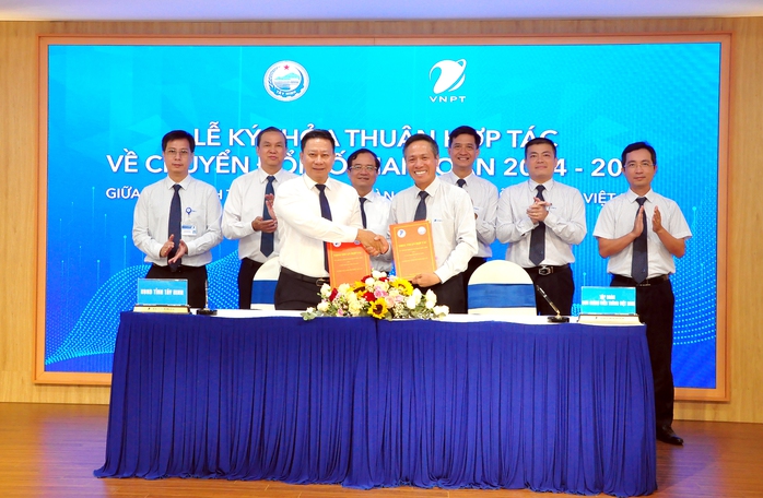 Tập đoàn VNPT và UBND tỉnh Tây Ninh ký kết thỏa thuận hợp tác Chuyển đổi số giai đoạn 2024 -2030- Ảnh 2. Tập đoàn VNPT và UBND tỉnh Tây Ninh ký kết thỏa thuận hợp tác Chuyển đổi số giai đoạn 2024 -2030- Ảnh 2.